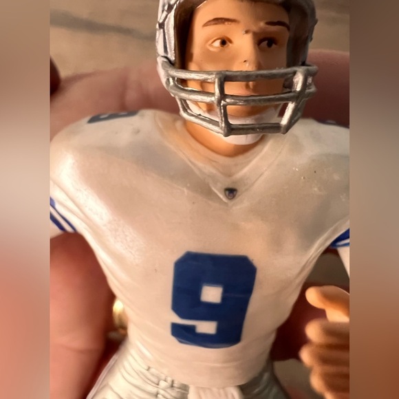 Hallmark NEW 2009 Christmas Ornament NFL Tony Romo 15th Football Legends series - Picture 9 of 10